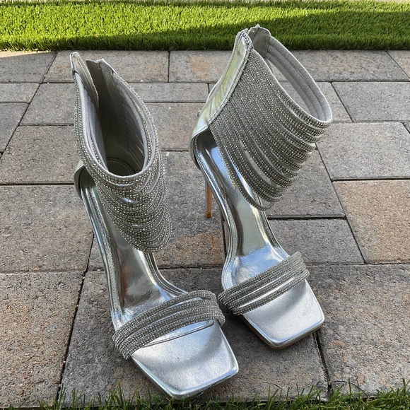 Silver Women’s Heels - Size 8 - Picture 1 of 7